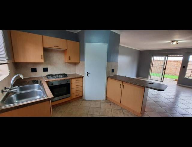 2 BEDROOM TOWNHOUSE FOR SALE IN ELARDUSPARK